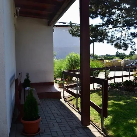아파트 Newly Renovated House Near Prague *